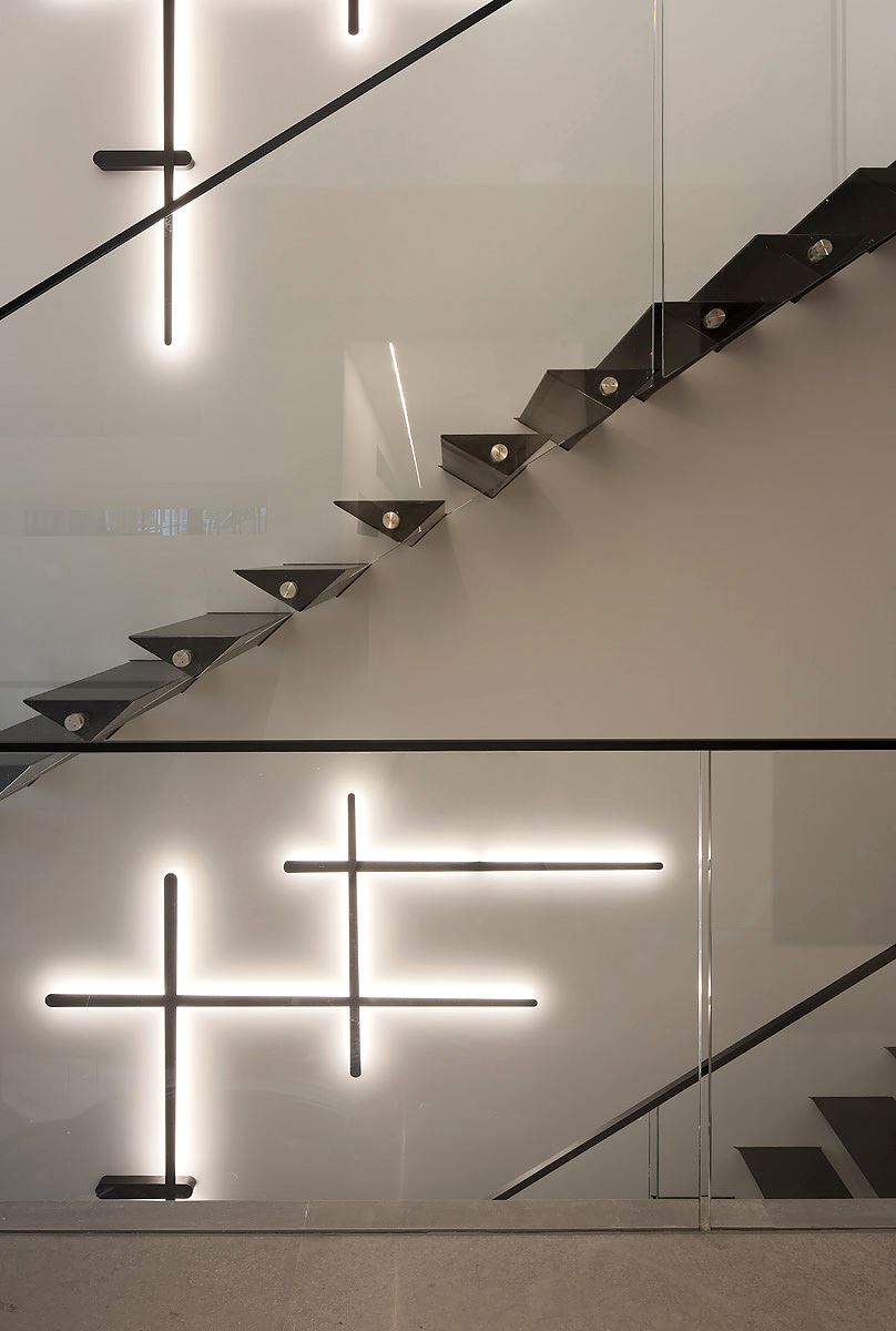 קמחי תאורה - תאורה מעוצבת במדרגות הבית הפרטי
